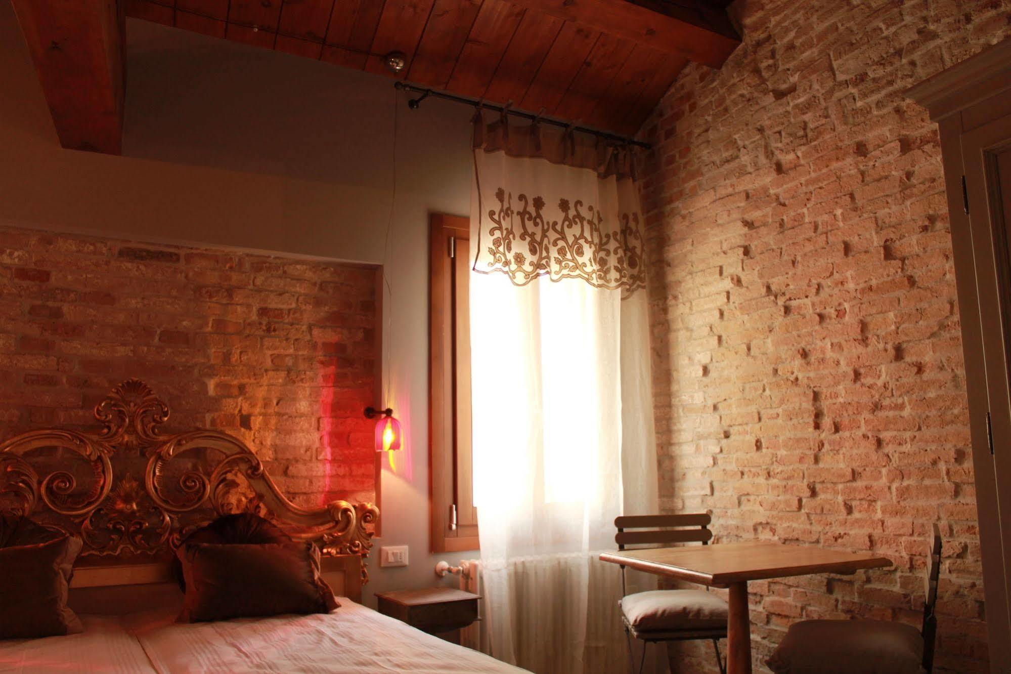 Rosso Charm Bed & Breakfast Venezia